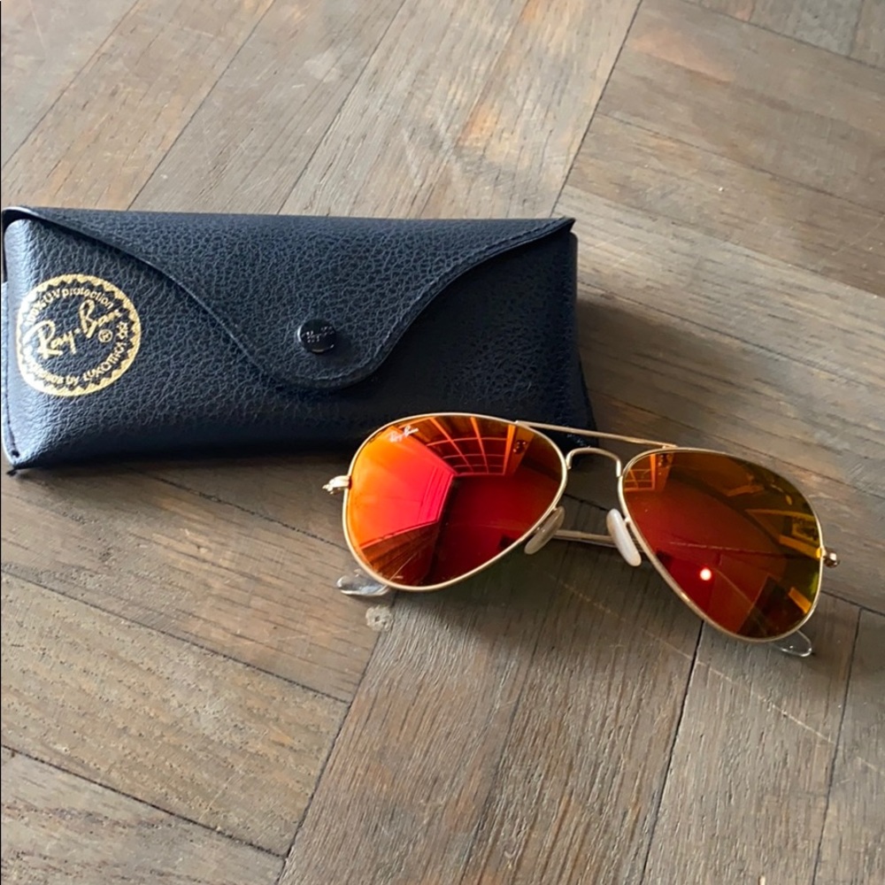 Ray an Aviators